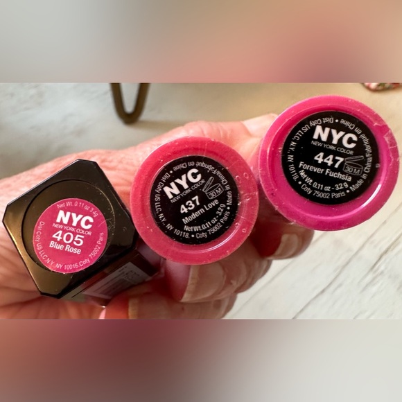 8 NEW NYC LIPSTICK 5 PURPLE CRUSH, 1 MODERN LOVE, 1 BLUE ROSE, 1 FOREVER FUCHSIA - Picture 4 of 4